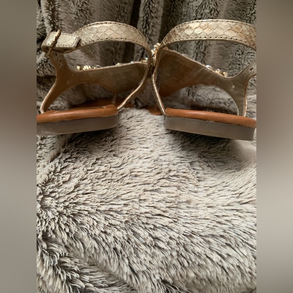 GUESS embellished flat sandals - EUC - Picture 4 of 8